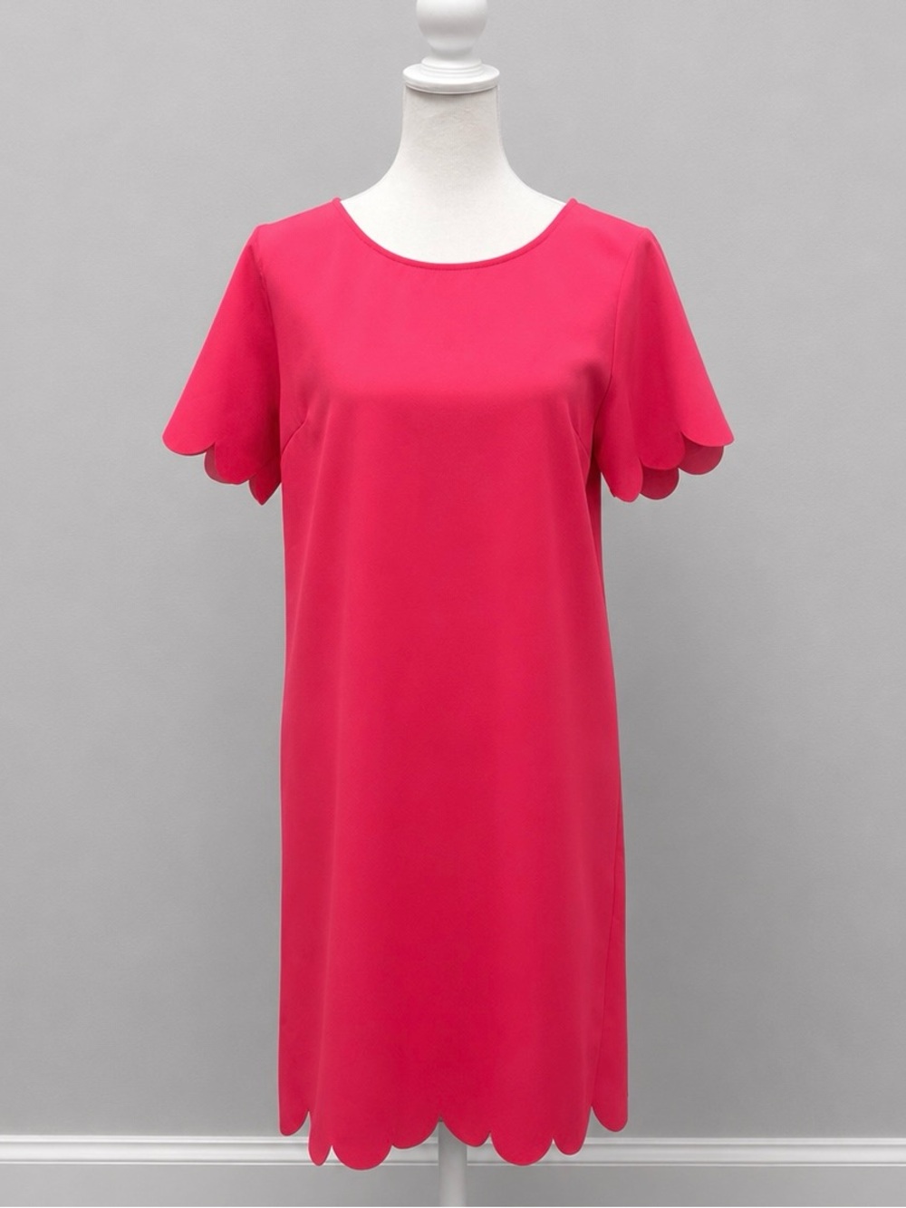 Coveted Clothing Pink Scallop Hem Shift Dress Women’s Small Short Sleeve